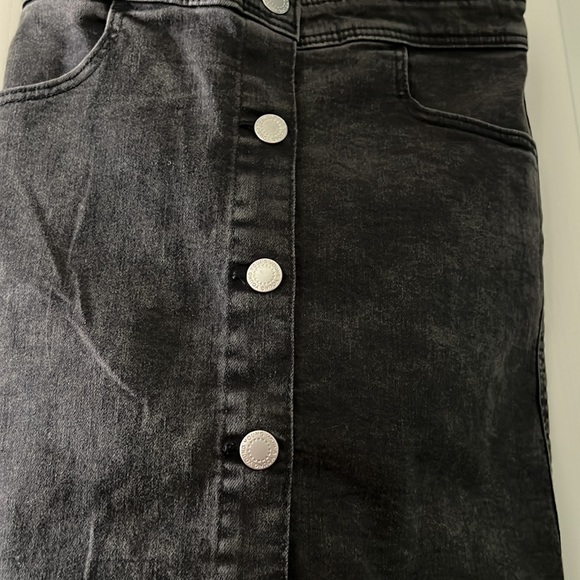 H & M Black Denim Overall Skirt $5 Sale - Picture 3 of 3